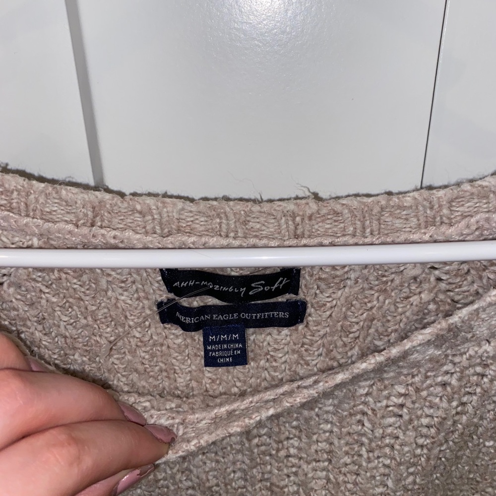 American Eagle Outfitters Tan Crew Neck Sweater - Picture 3 of 4